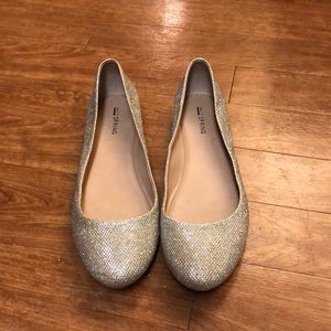 *ONLY WORN ONCE* Call It Spring Gold Flats✨